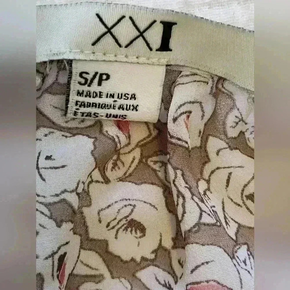 Forever 21 Sheer floral top | lace trim | short sleeve | size Small - Picture 3 of 4